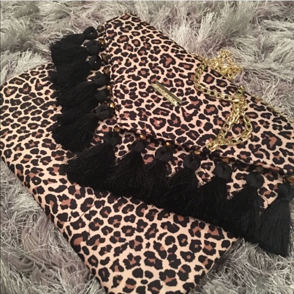 Edgy clutch